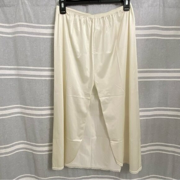 VANITY FAIR / Cream 30" Slip Size L - Picture 2 of 8